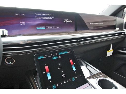 New 2026 Cadillac Escalade ESV Luxury AWD/4WD image 17