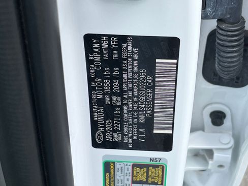 Used 2025 Hyundai Elantra SEL FWD image 30