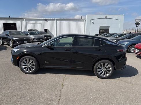 New 2026 Buick Envista Avenir FWD image 3