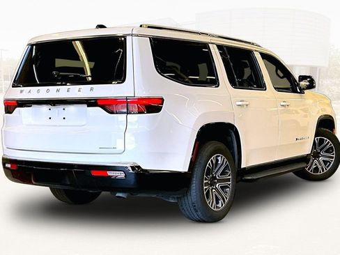 Used 2024 Jeep Wagoneer Series II w/ Flexible Seating Group RWD image 5