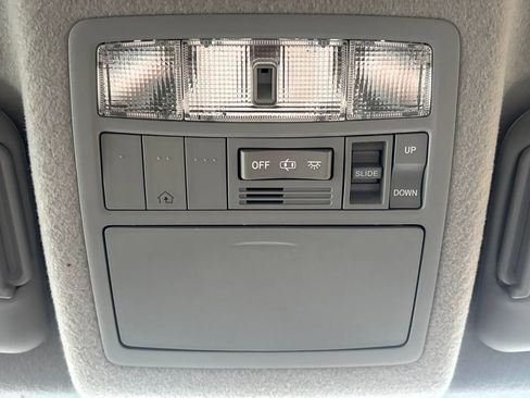 Used 2010 Toyota Highlander SE image 16