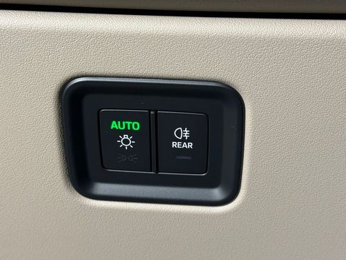 New 2025 Porsche Macan Electric image 35