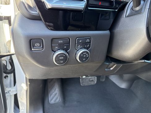 Used 2025 GMC Sierra 1500 SLT AWD/4WD image 15