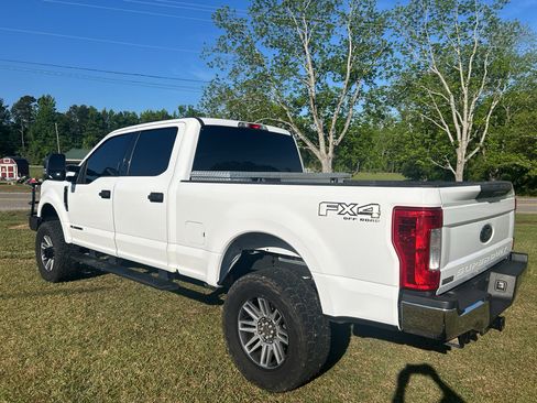 Used 2019 Ford F250 XLT AWD/4WD image 9
