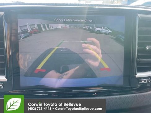 Used 2023 Chrysler Pacifica Touring-L FWD image 13