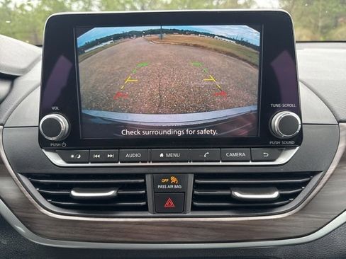 Used 2024 Nissan Altima 2.5 SV image 21