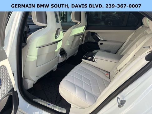 Used 2023 BMW i7 xDrive60 image 21