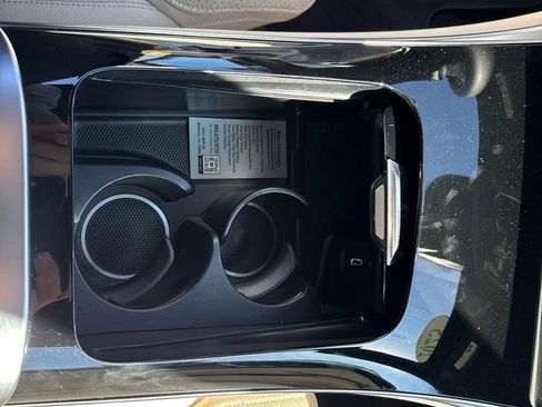 Used 2025 Mercedes-Benz GLC 350e 4MATIC image 25