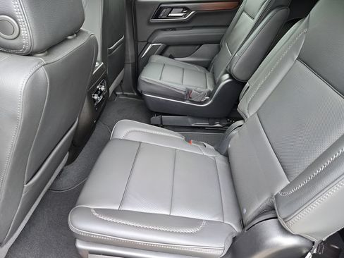 Used 2026 GMC Yukon Denali w/ Sun & Power Step Package AWD/4WD image 27