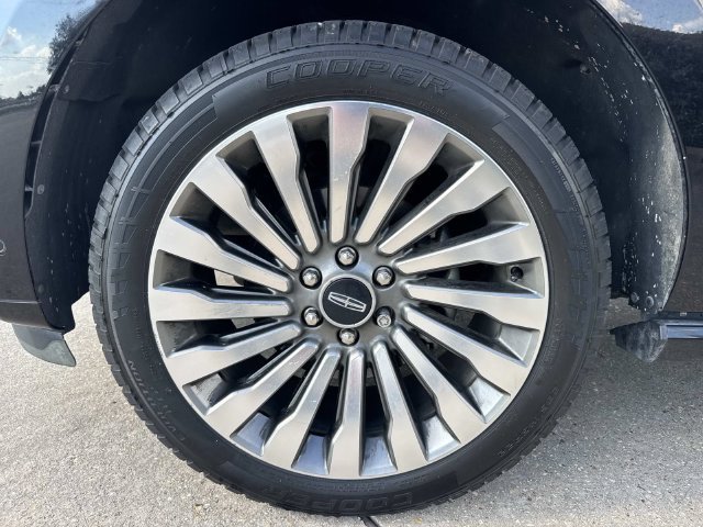 Used 2020 Lincoln Navigator L Reserve w/ Luxury Package RWD image 9