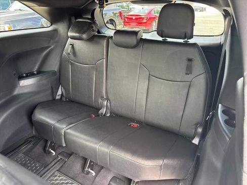 Used 2025 Toyota Sienna XSE AWD/4WD image 17