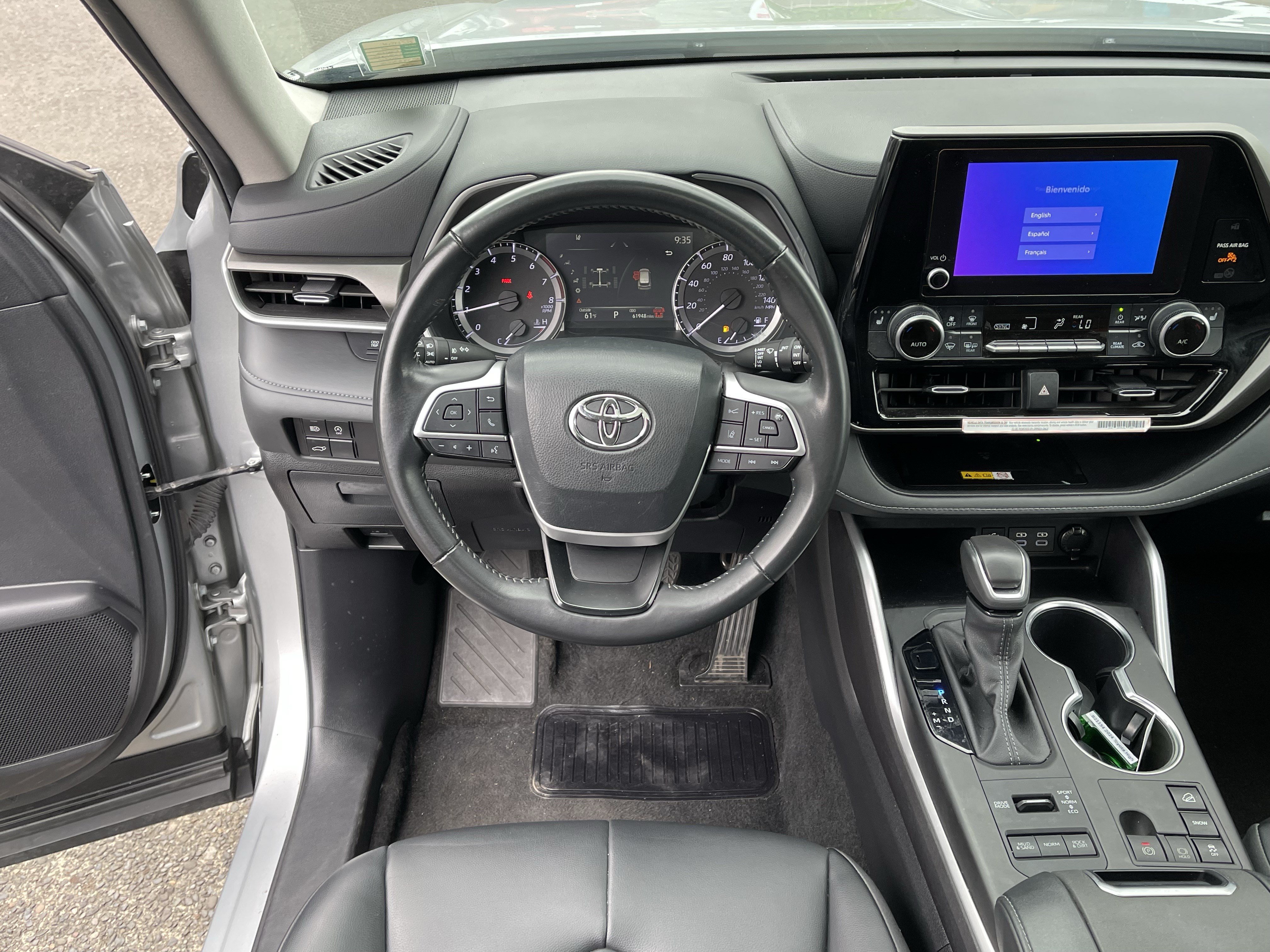 Used 2024 Toyota Highlander XLE AWD/4WD image 12
