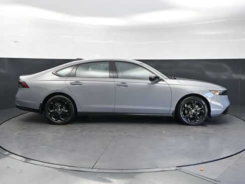 Certified 2025 Honda Accord SE image 4