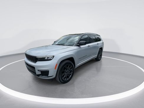 Used 2025 Jeep Grand Cherokee L Summit AWD/4WD image 4