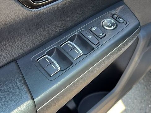 Used 2023 Honda CR-V EX-L image 9