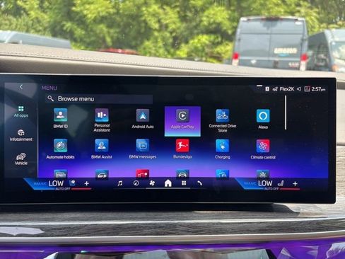 Used 2025 BMW 750e xDrive image 31