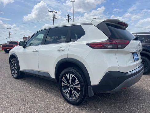 Certified 2022 Nissan Rogue SV FWD image 5