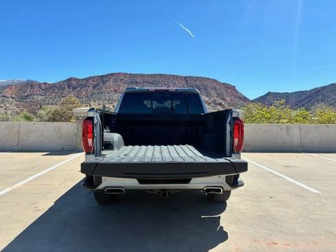 Used 2023 GMC Sierra 1500 Denali Ultimate image 9