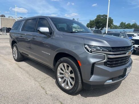 Used 2021 Chevrolet Suburban LT RWD image 1
