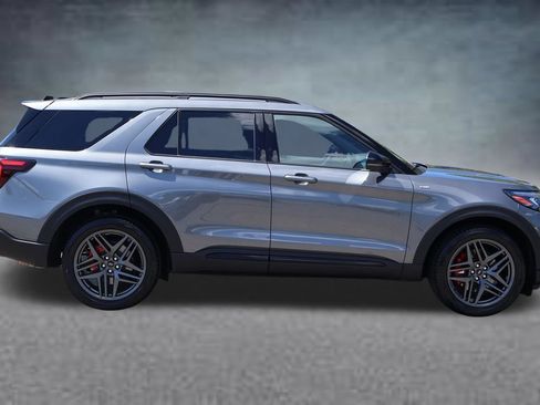 Used 2026 Ford Explorer ST-Line w/ ST-Line Street Pack AWD/4WD image 2