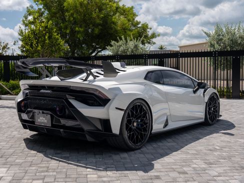 Used 2021 Lamborghini Huracan STO RWD image 4