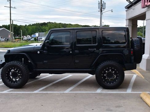 Used 2015 Jeep Wrangler Unlimited Sahara AWD/4WD image 5