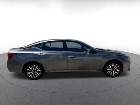 Used 2025 Nissan Altima 2.5 SV FWD image 16