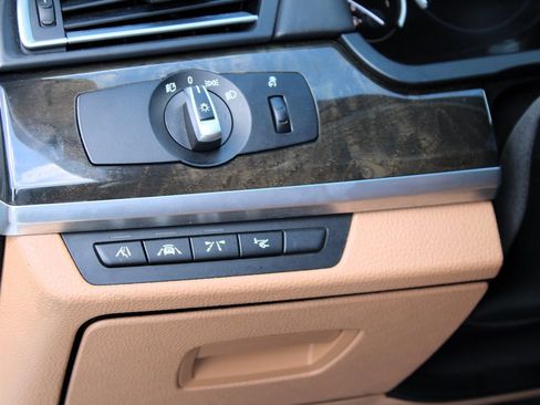 Used 2013 BMW 750Li image 30