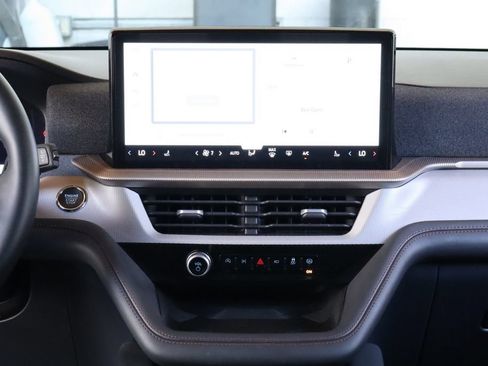 Used 2025 Ford Explorer Active RWD image 32