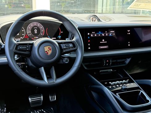 Used 2025 Porsche Cayenne GTS image 41