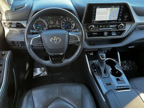 Used 2021 Toyota Highlander Limited image 10