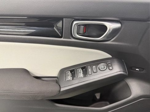Certified 2025 Honda Civic Sport image 9