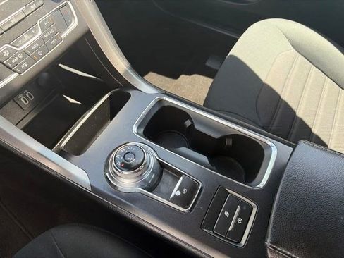 Used 2020 Ford Fusion SE FWD image 27