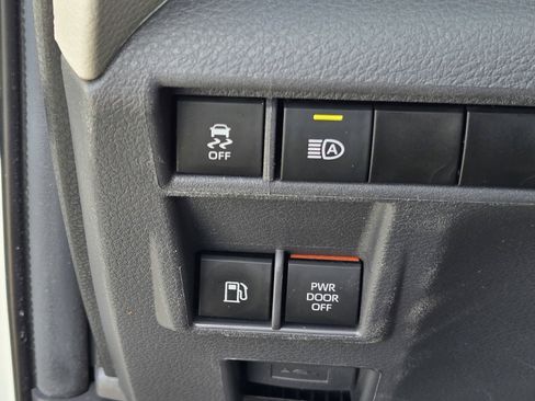 Used 2024 Toyota Sienna LE FWD image 25