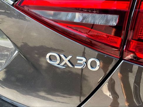 Used 2017 INFINITI QX30 Premium w/ Navigation Package FWD image 26