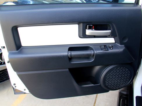 Used 2010 Toyota FJ Cruiser 4WD image 17