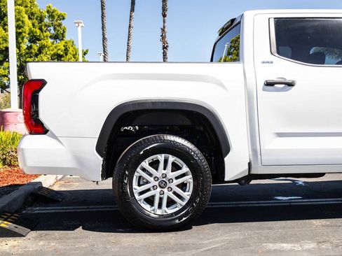 Used 2022 Toyota Tundra SR5 w/ SR5 Convenience Package image 6