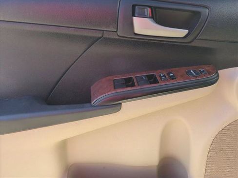Used 2012 Toyota Camry LE FWD image 11