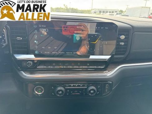 Used 2022 Chevrolet Silverado 1500 LT AWD/4WD image 9