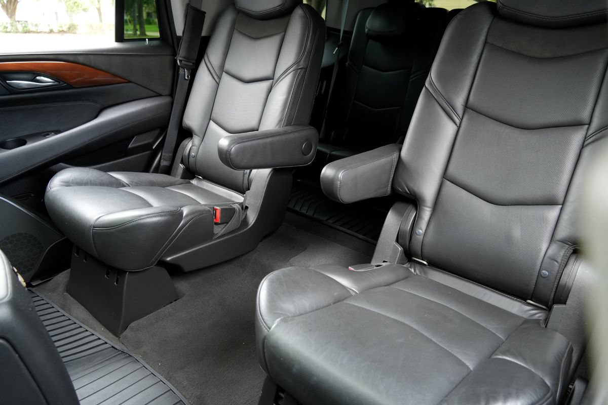 Used 2019 Cadillac Escalade Premium Luxury AWD/4WD image 12