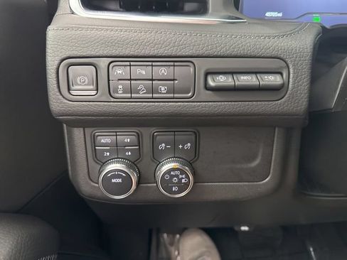 Used 2023 GMC Yukon XL Denali AWD/4WD image 44