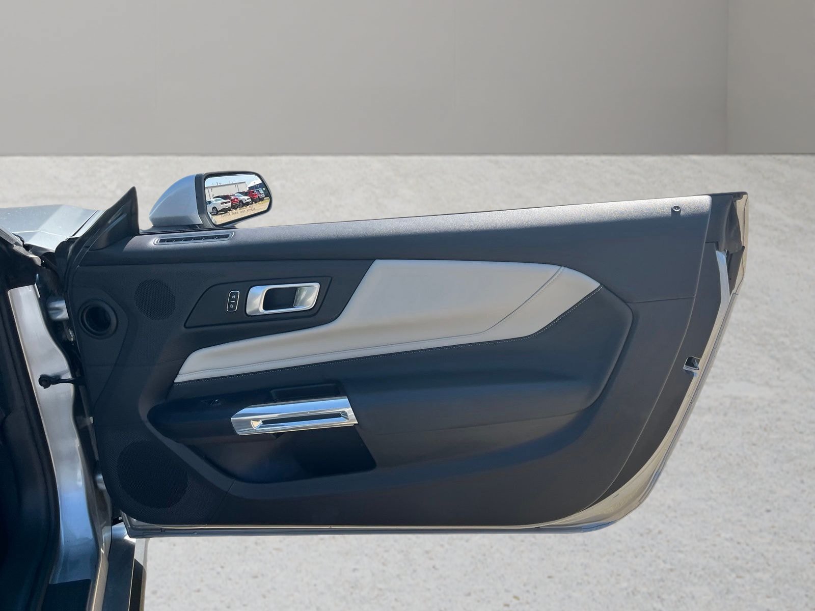 Used 2025 Ford Mustang GT Premium RWD image 24
