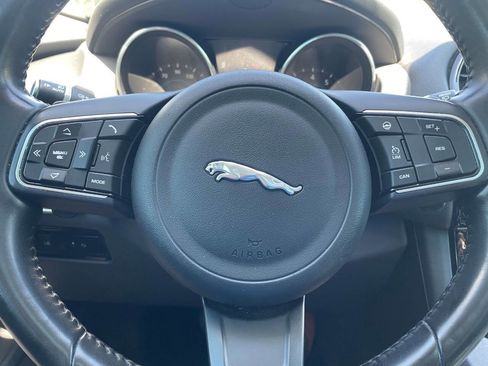 Used 2018 Jaguar F-PACE Premium image 37