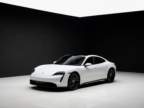 Used 2023 Porsche Taycan image 4