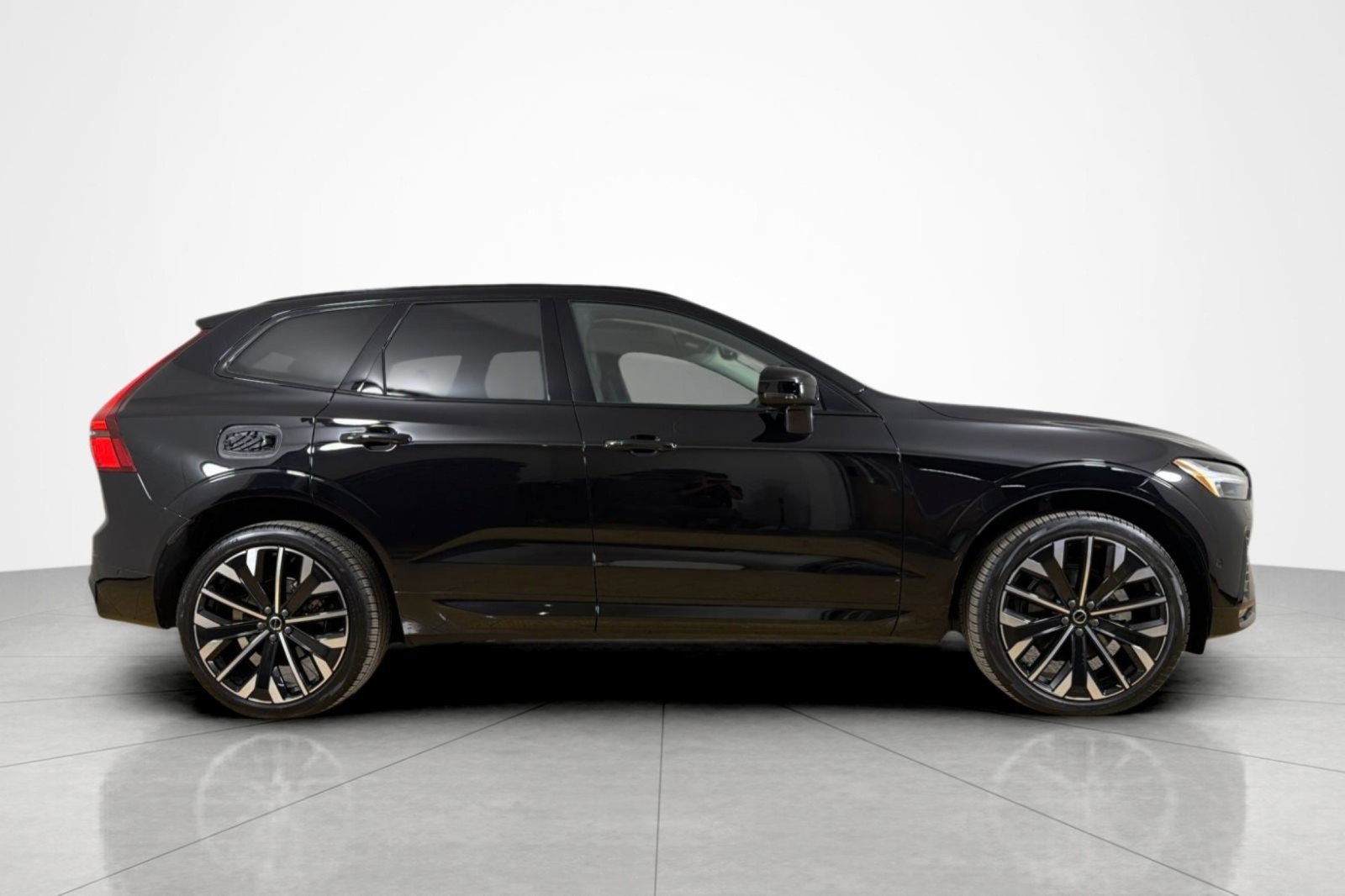 Used 2026 Volvo XC60 B5 Ultra AWD/4WD image 6