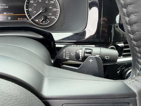 Used 2024 Nissan Pathfinder SV FWD image 19