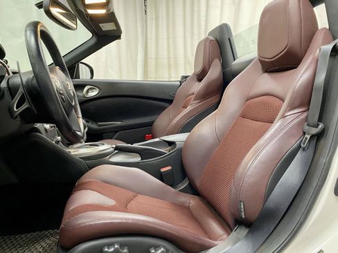 Used 2017 Nissan 370Z Touring Sport RWD image 24