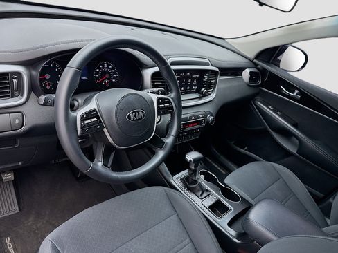 Used 2020 Kia Sorento S FWD image 7