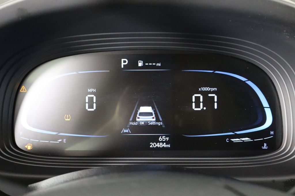 Used 2025 Hyundai Venue SEL FWD image 11
