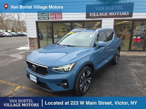Used 2023 Volvo XC40 B5 Ultimate image 1